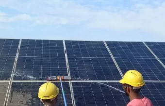 Cleaning solar panel